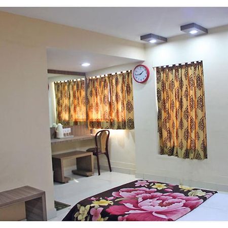 Neeranand Dalhousie- A Pure Vegetarian Hotel 加尔各答 外观 照片