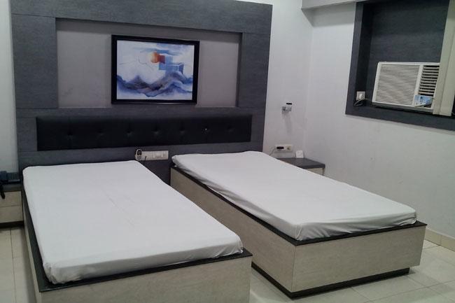 Neeranand Dalhousie- A Pure Vegetarian Hotel 加尔各答 外观 照片