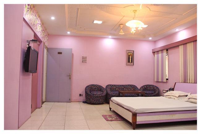 Neeranand Dalhousie- A Pure Vegetarian Hotel 加尔各答 外观 照片