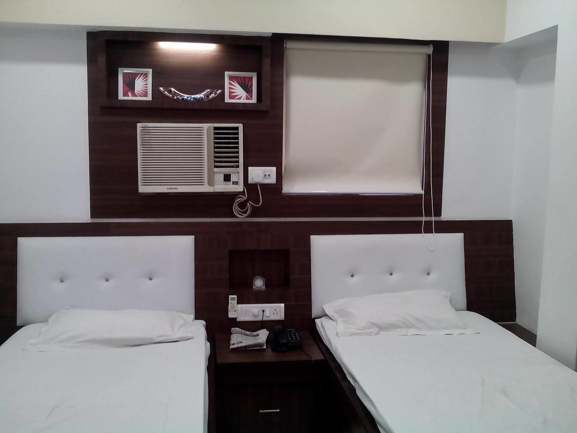Neeranand Dalhousie- A Pure Vegetarian Hotel 加尔各答 外观 照片